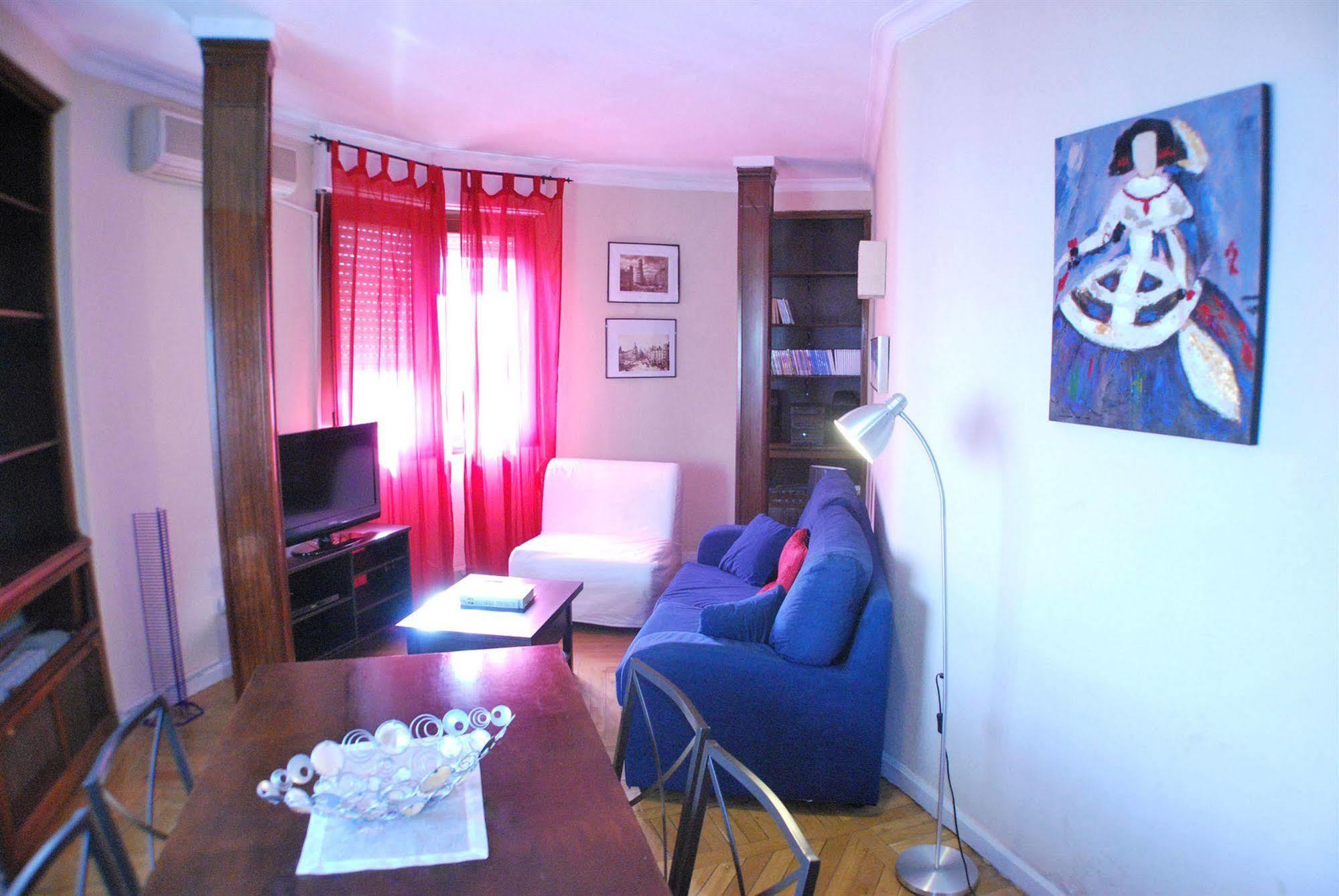 Apartamentos Aqui Me Quedo Madrid Bagian luar foto
