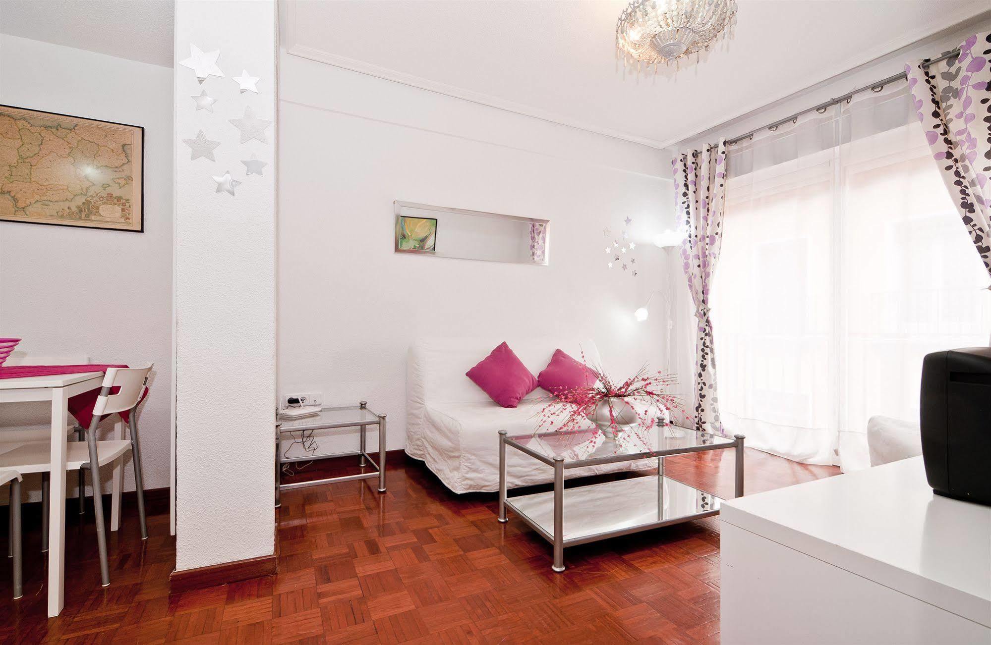 Apartamentos Aqui Me Quedo Madrid Bagian luar foto