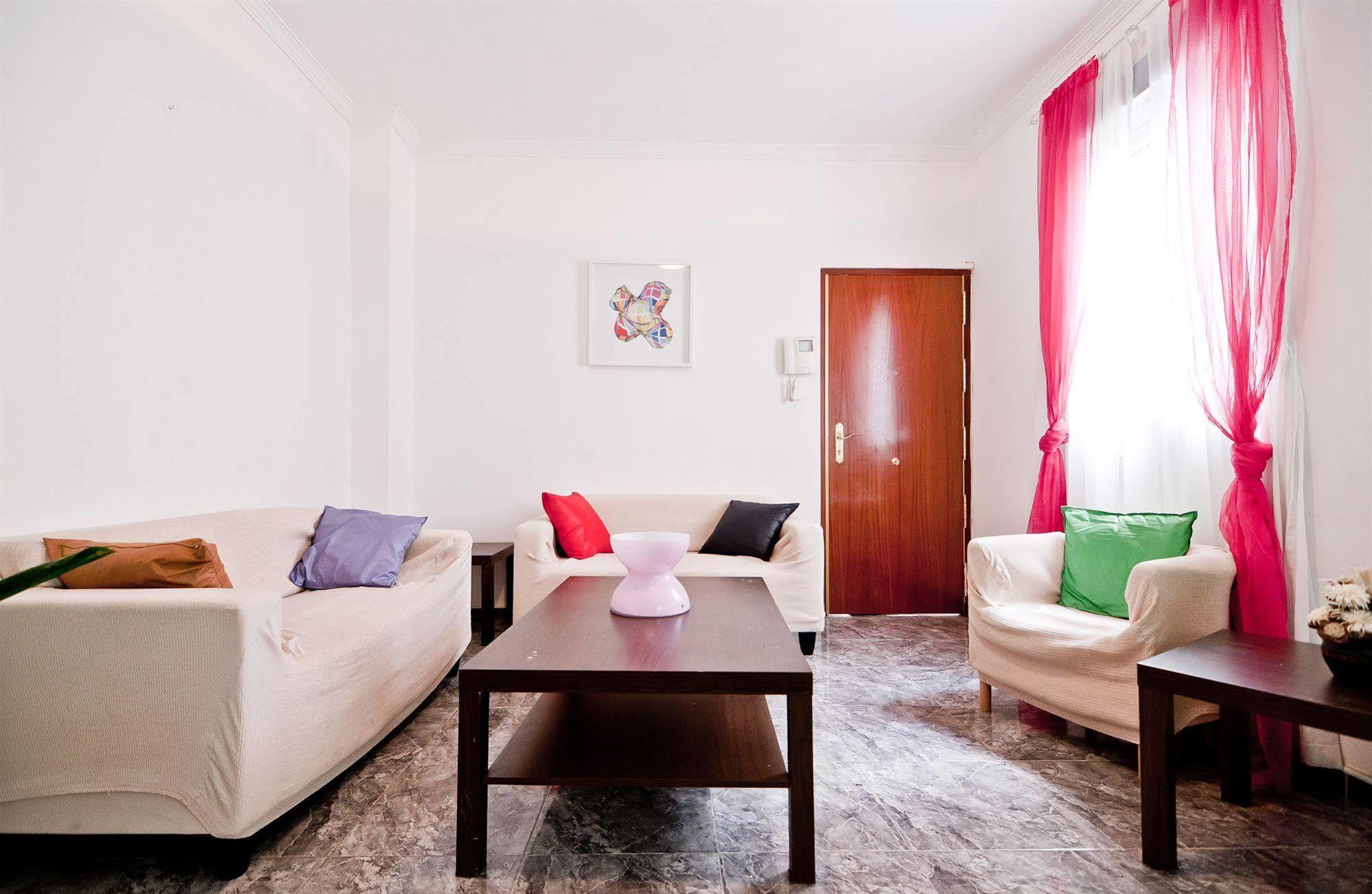 Apartamentos Aqui Me Quedo Madrid Bagian luar foto