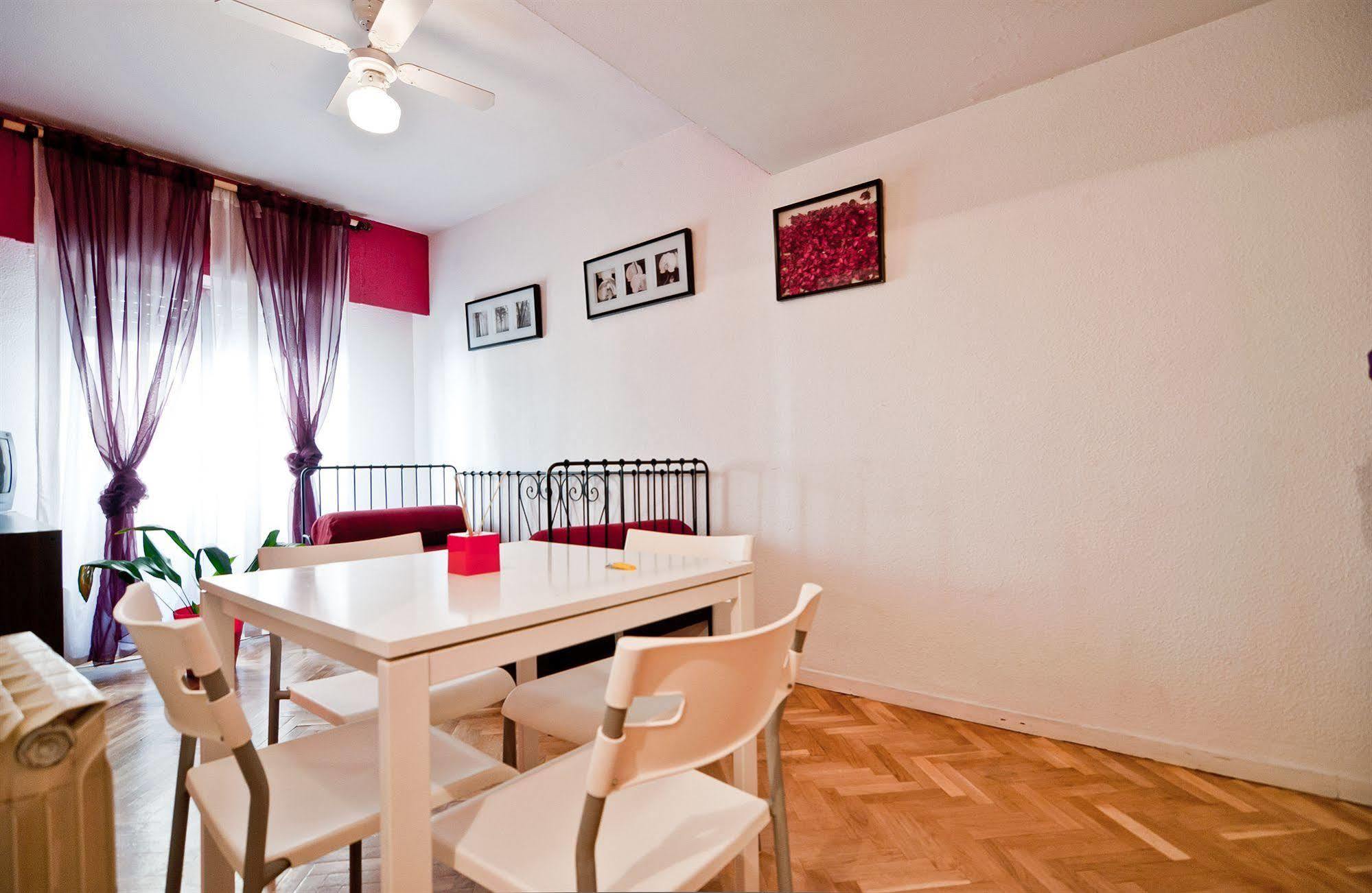 Apartamentos Aqui Me Quedo Madrid Bagian luar foto