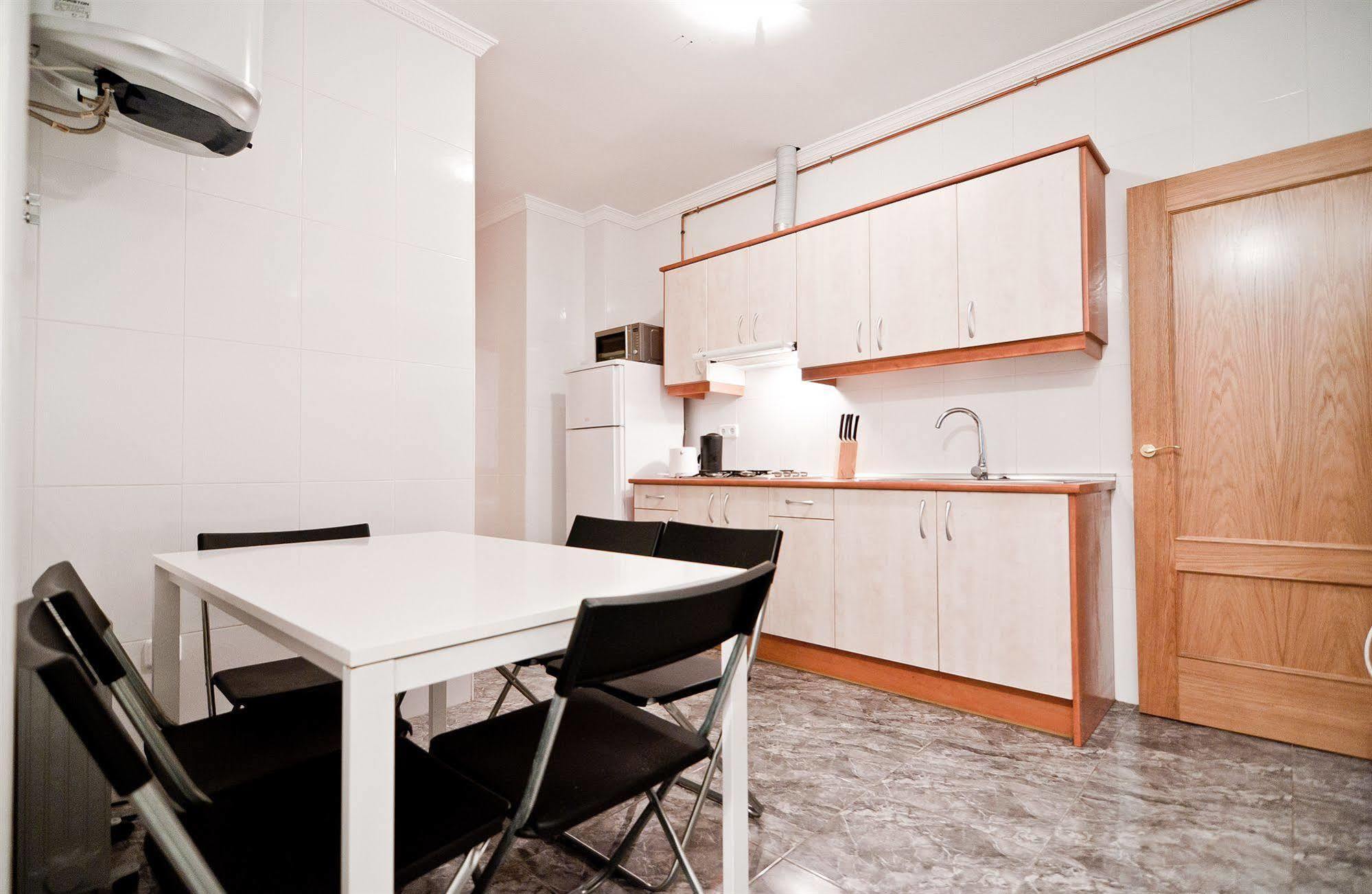 Apartamentos Aqui Me Quedo Madrid Bagian luar foto