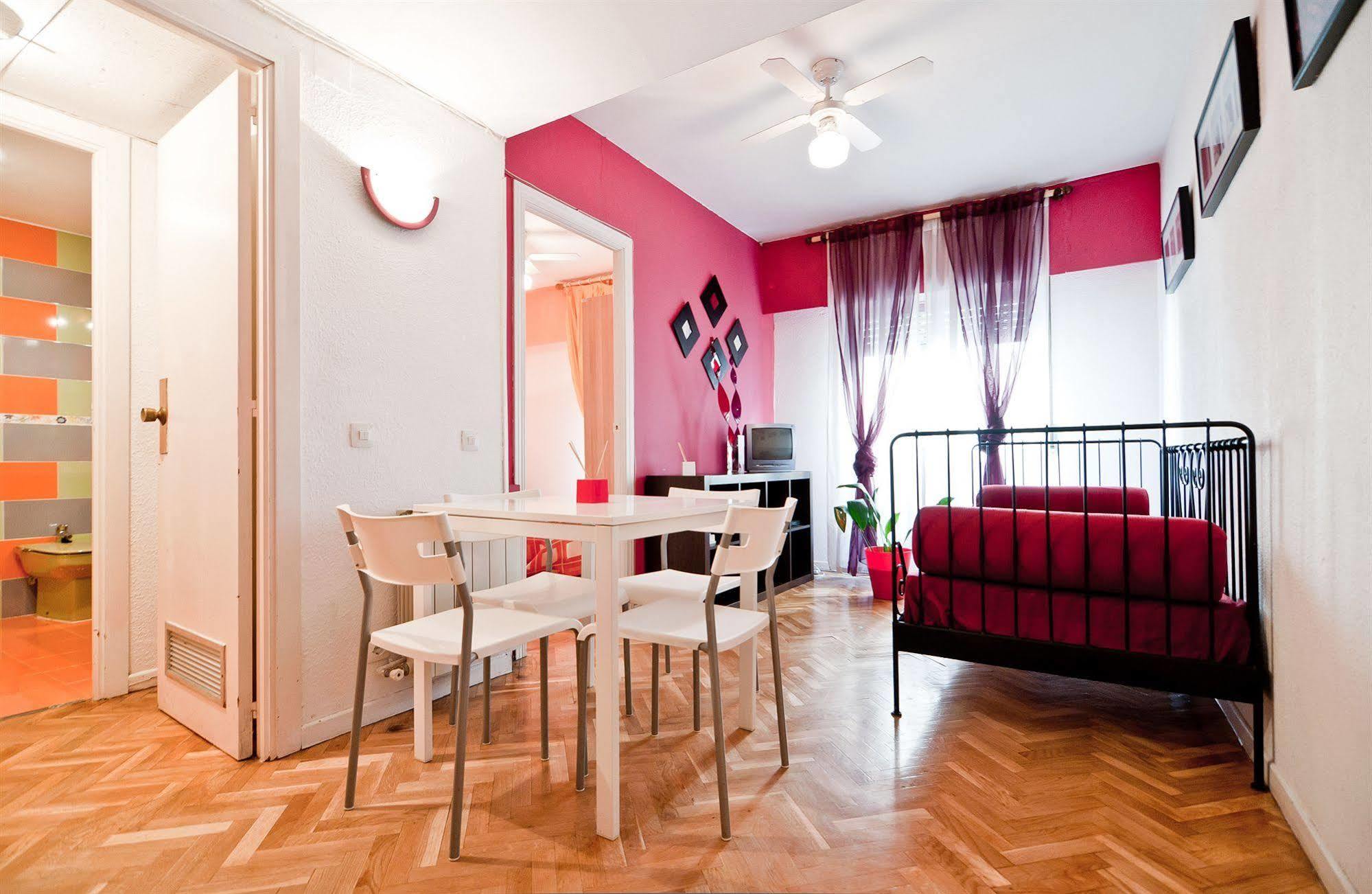 Apartamentos Aqui Me Quedo Madrid Bagian luar foto