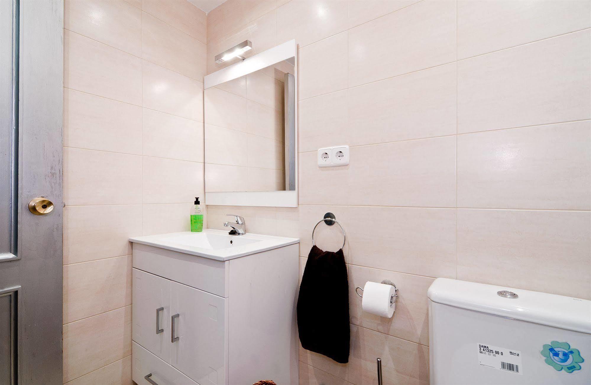 Apartamentos Aqui Me Quedo Madrid Bagian luar foto